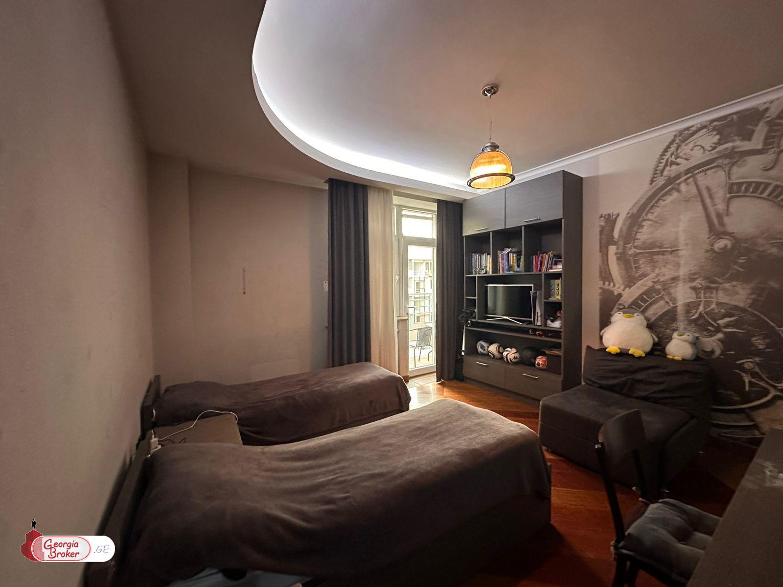 nearly repaired 6-room apartment for sale