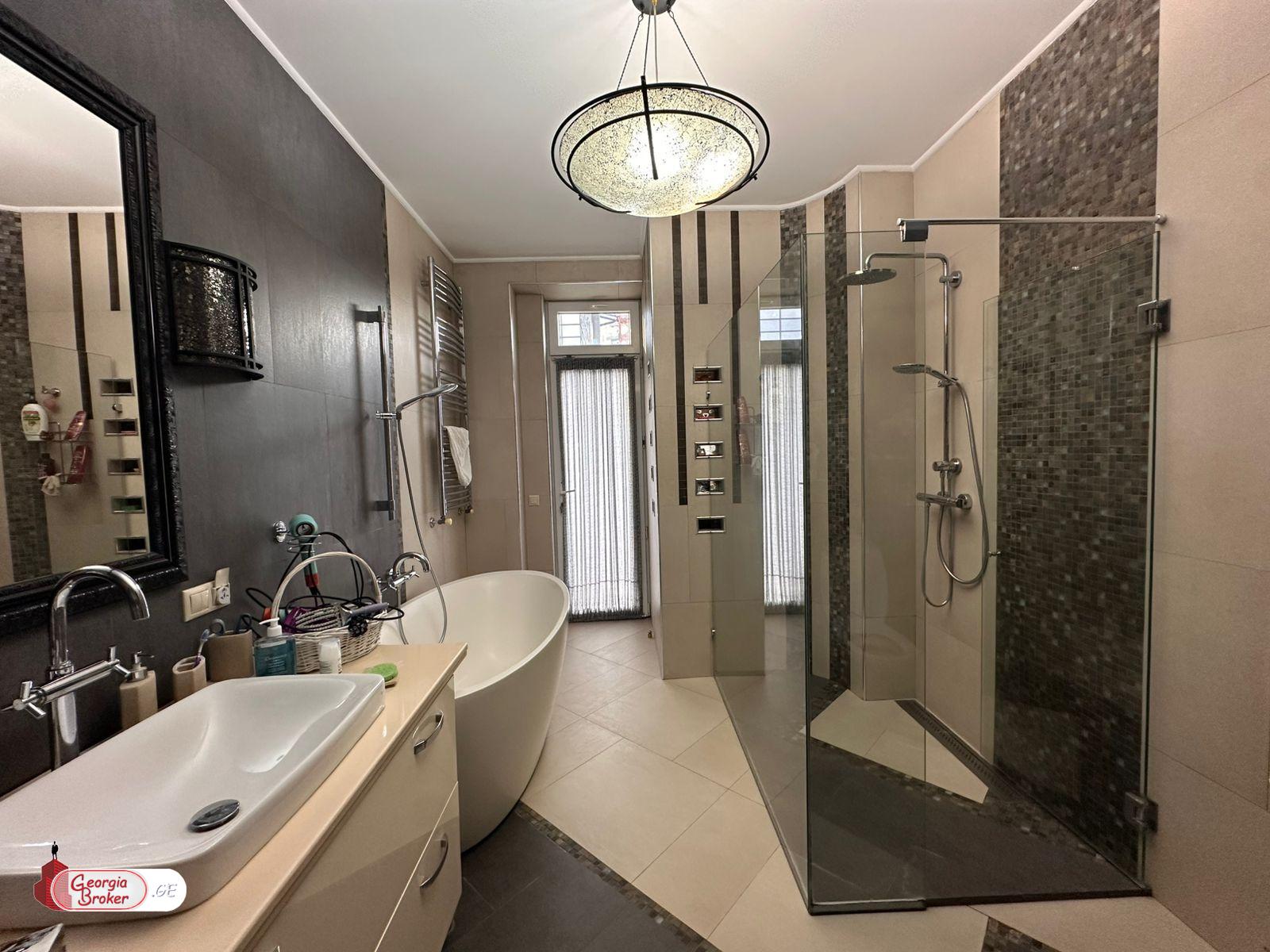 nearly repaired 6-room apartment for sale