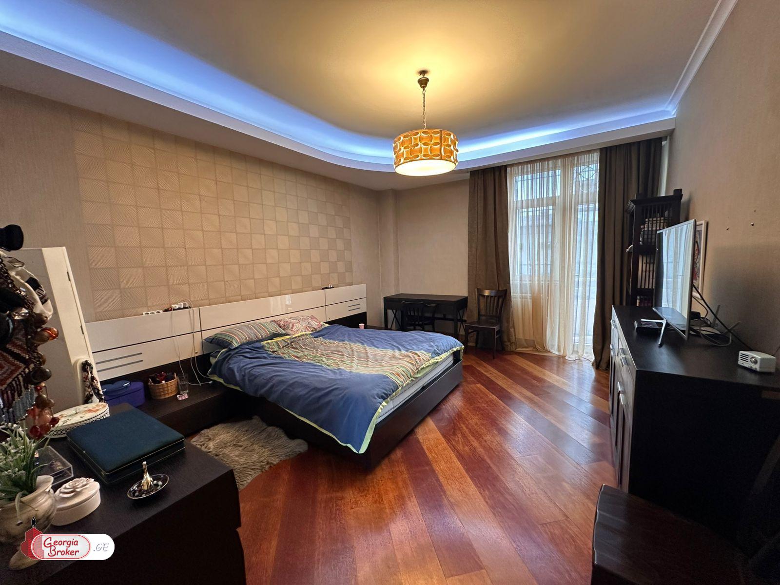 nearly repaired 6-room apartment for sale