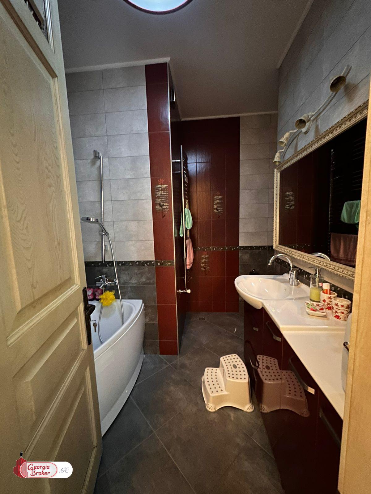 nearly repaired 6-room apartment for sale