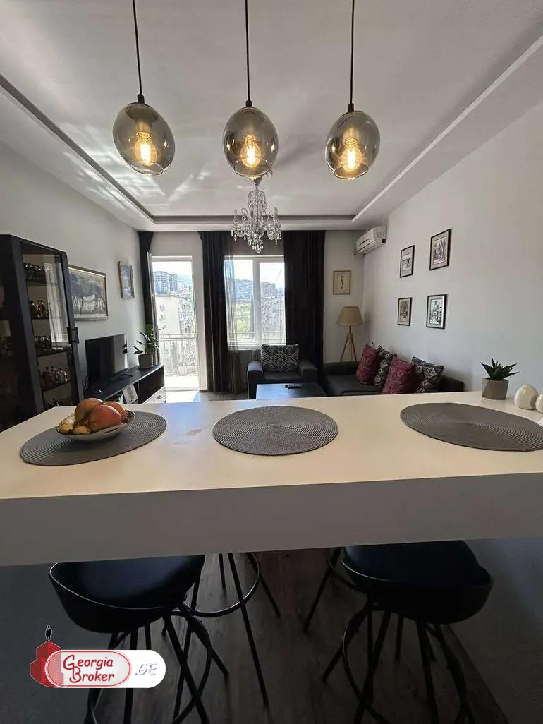 продается квартира с новым ремонтом 3-комнаты