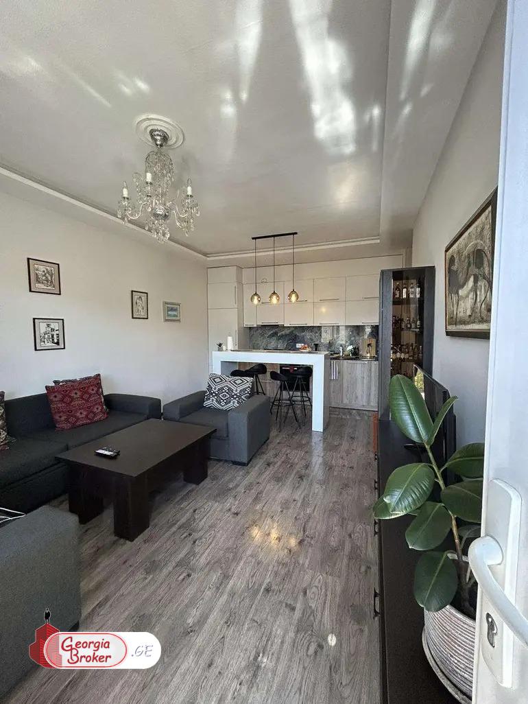 продается квартира с новым ремонтом 3-комнаты