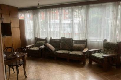 იყიდება ძველი გარემონტებული 3 ოთახიანი ბინა