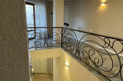 продается дом с новым ремонтом 10-комнат