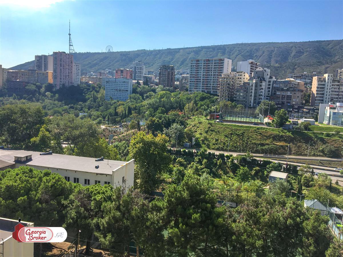 продается квартира с новым ремонтом 3-комнаты