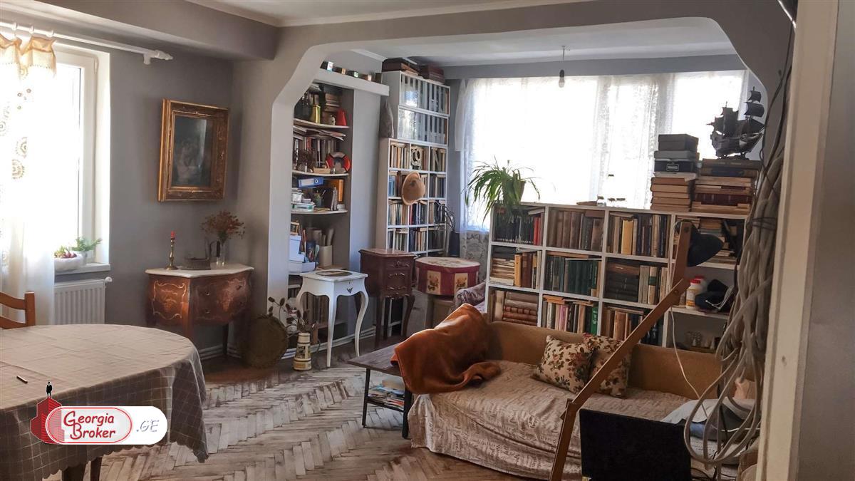 продается квартира с новым ремонтом 3-комнаты