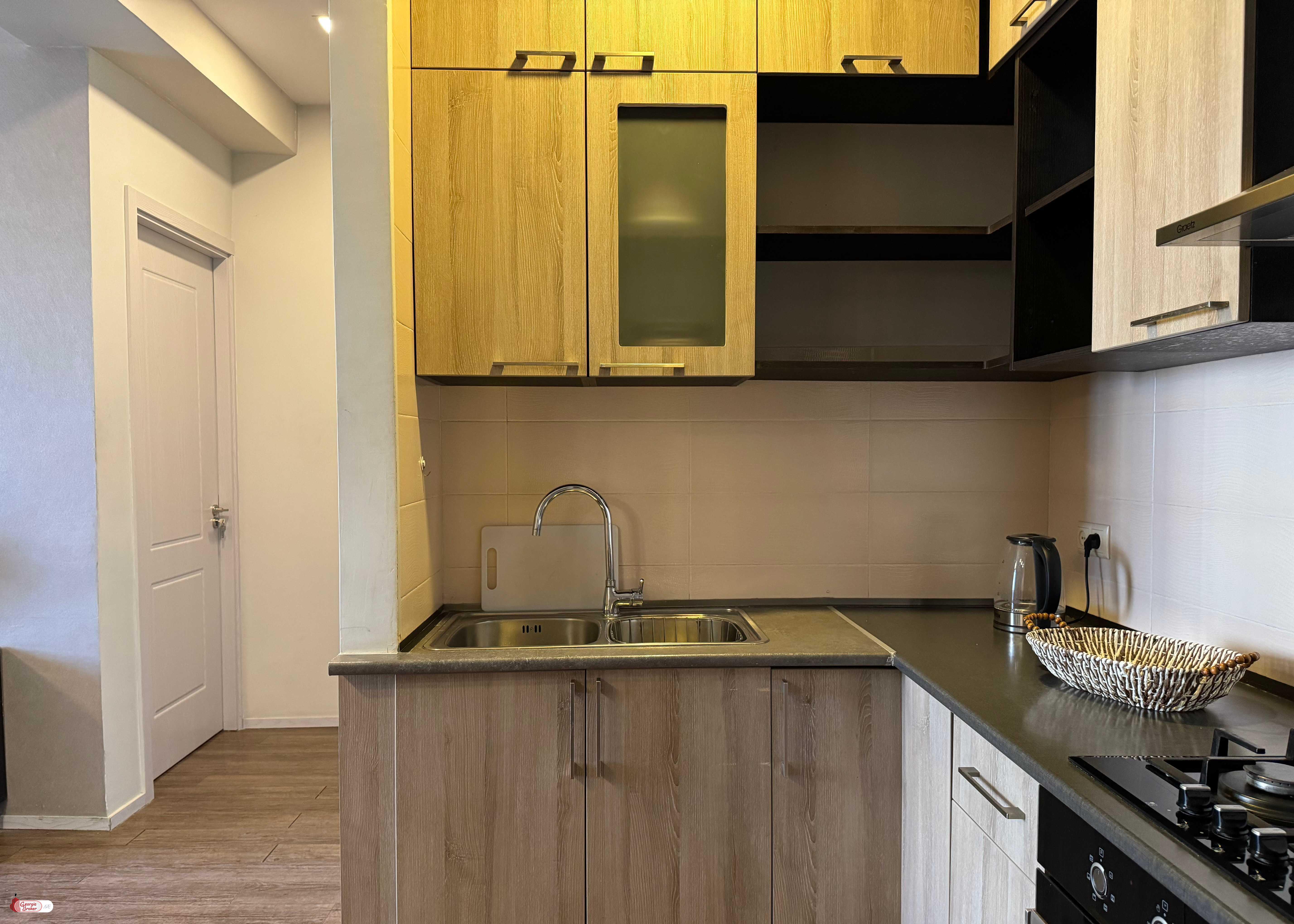 იყიდება ახალი გარემონტებული 2 ოთახიანი ბინა