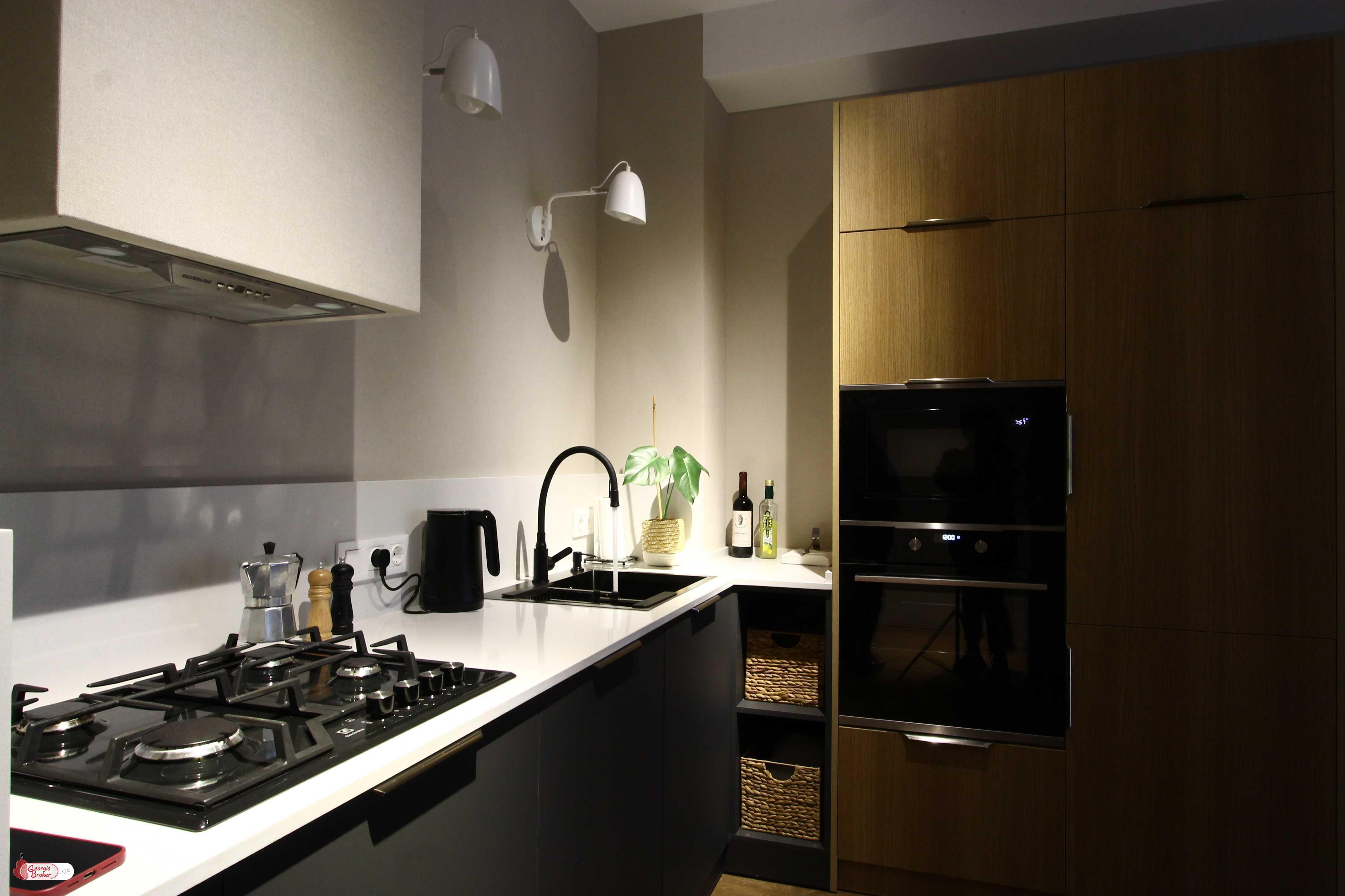 продается квартира с новым ремонтом 3-комнаты