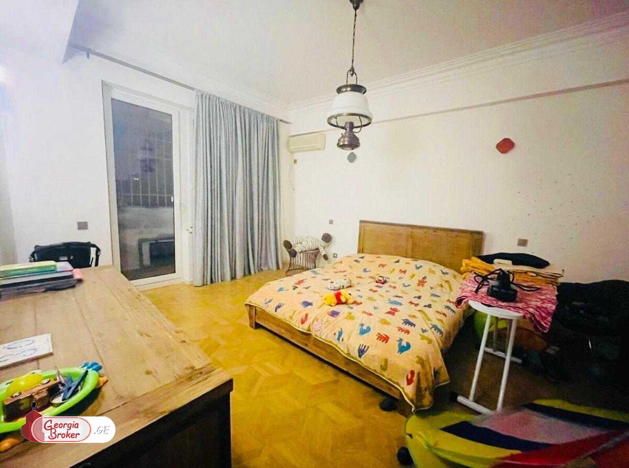 იყიდება ახალი გარემონტებული 5 ოთახიანი ბინა