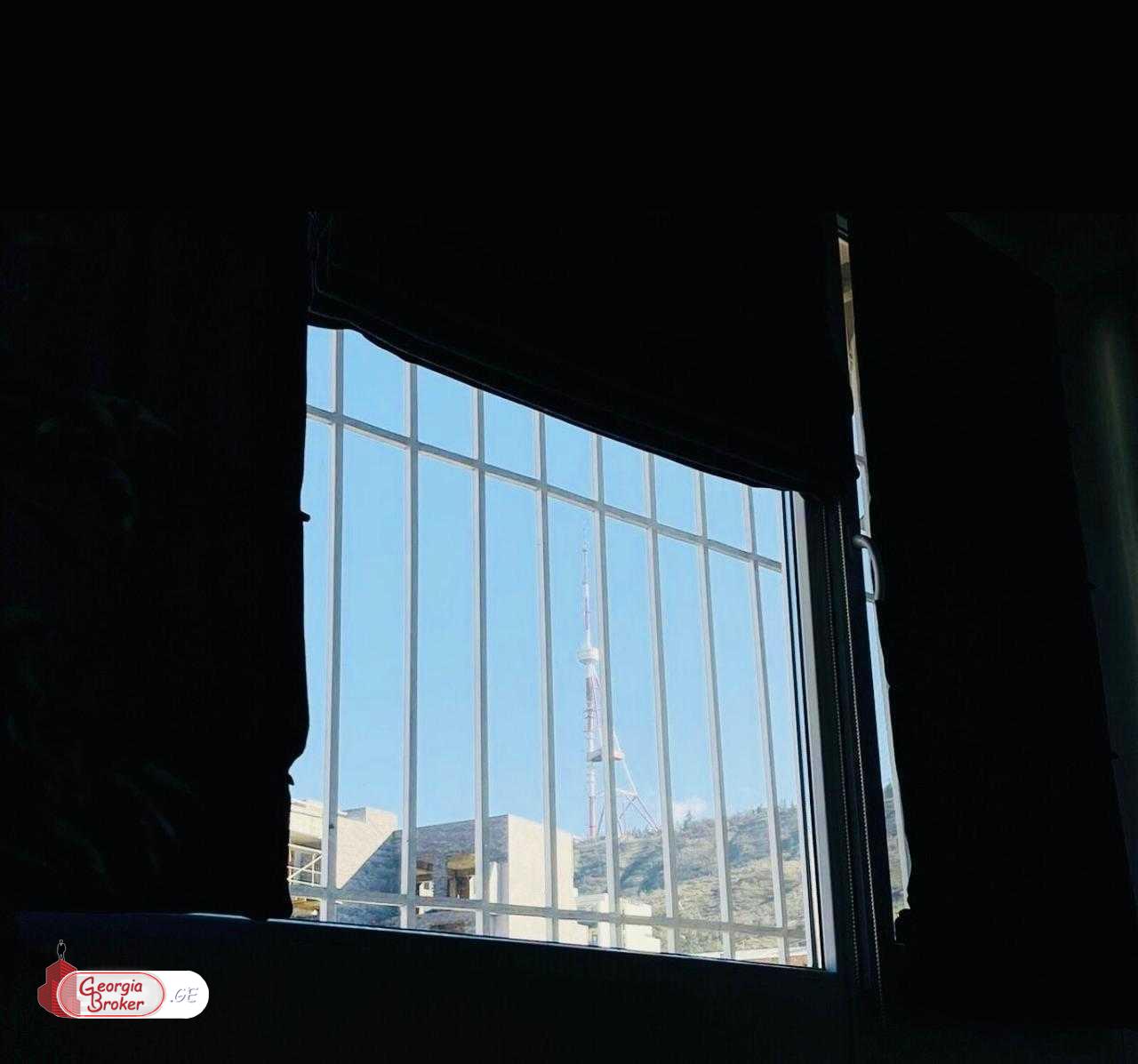 იყიდება ახალი გარემონტებული 5 ოთახიანი ბინა