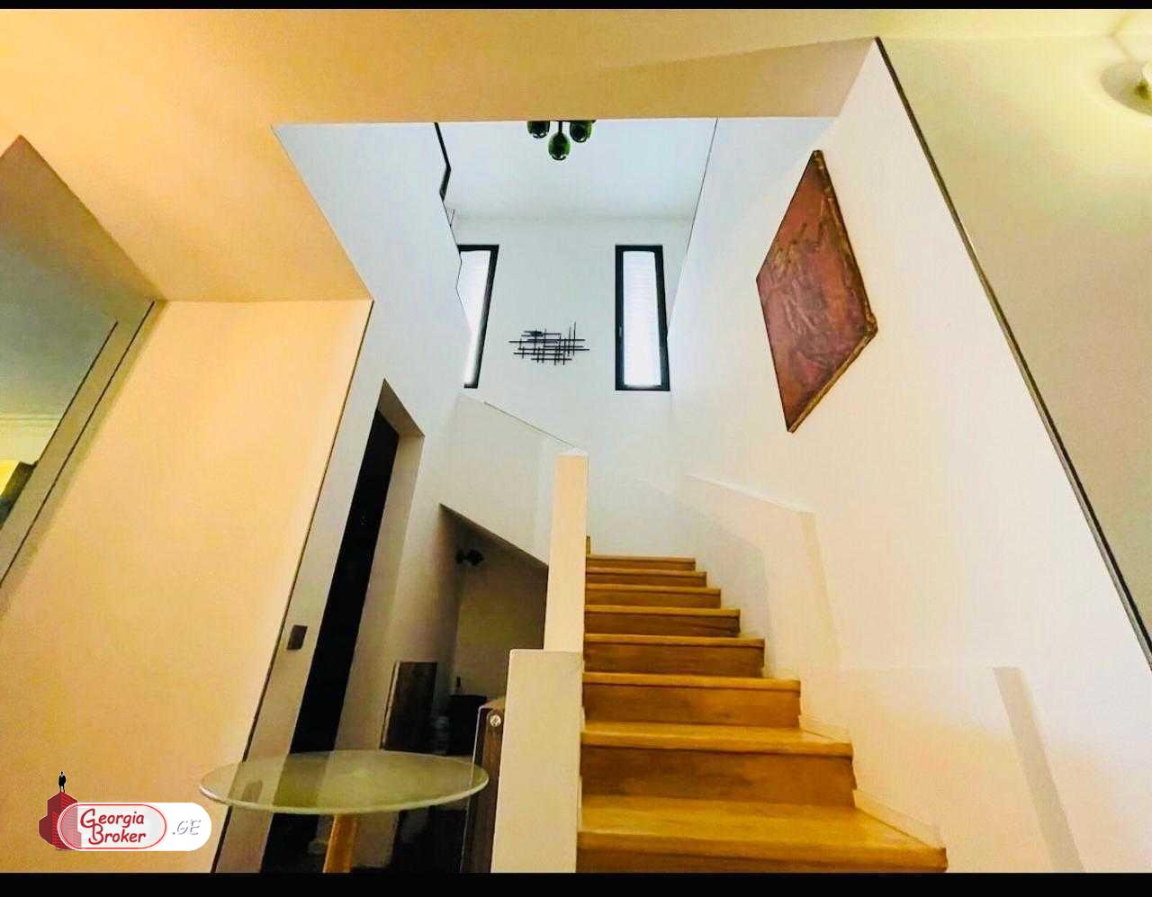 იყიდება ახალი გარემონტებული 5 ოთახიანი ბინა