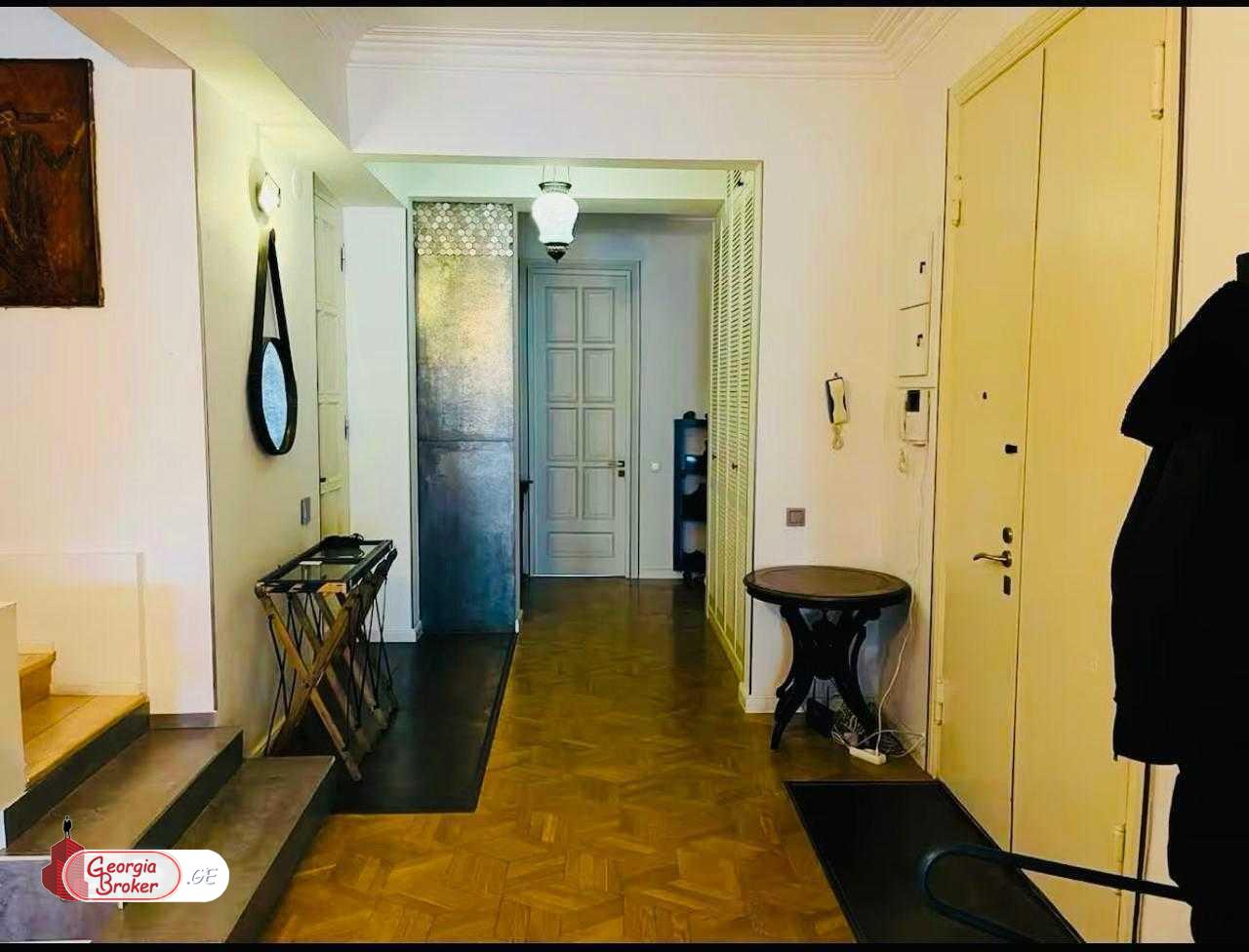 იყიდება ახალი გარემონტებული 5 ოთახიანი ბინა