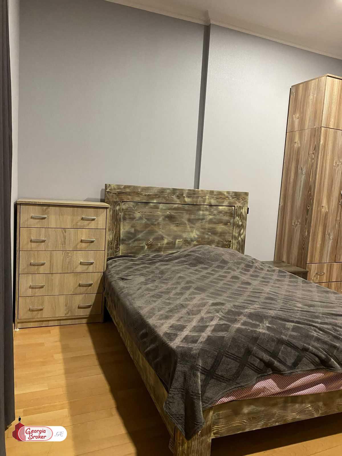 продается квартира с новым ремонтом 3-комнаты