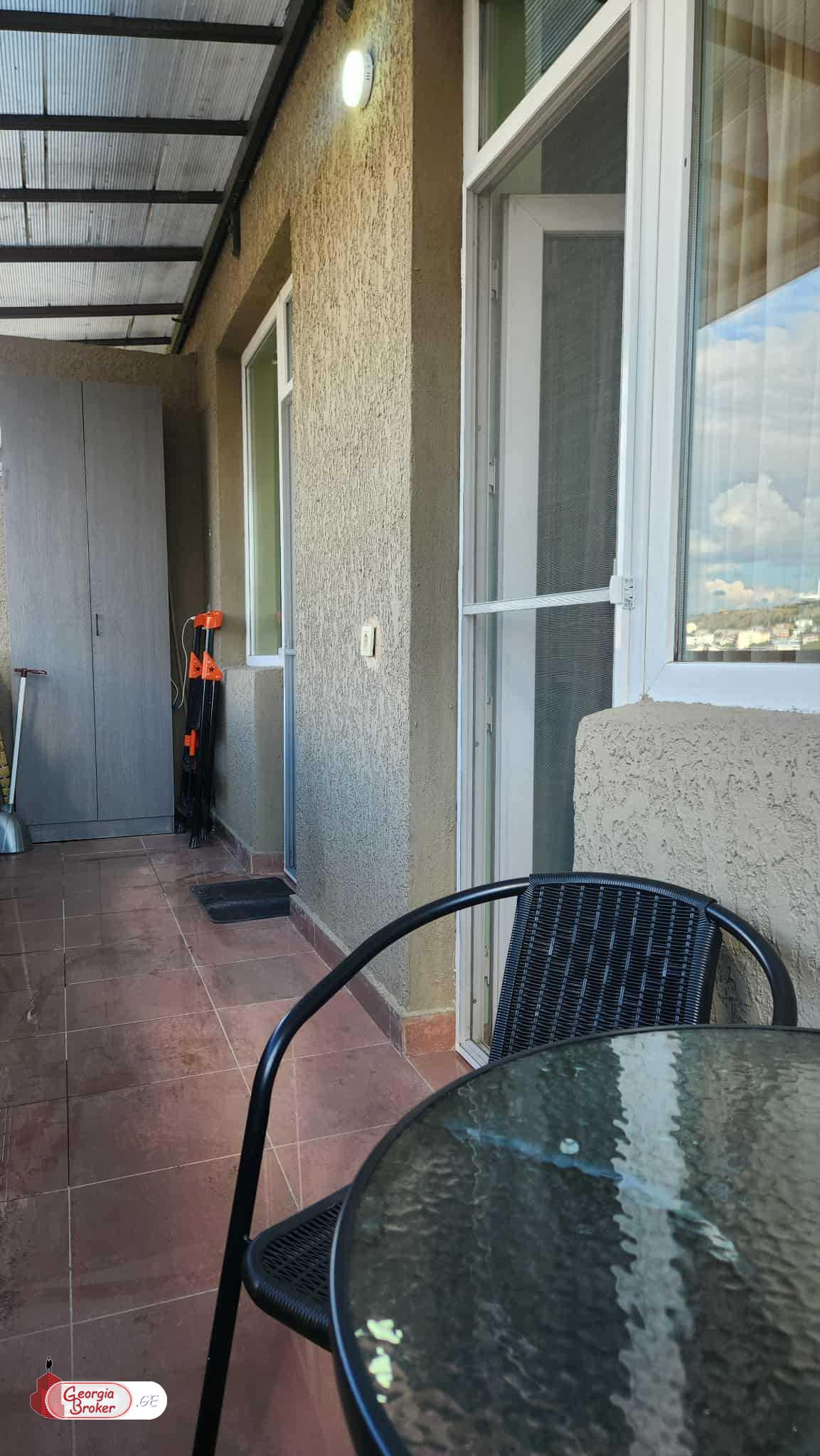 продается квартира с новым ремонтом 3-комнаты