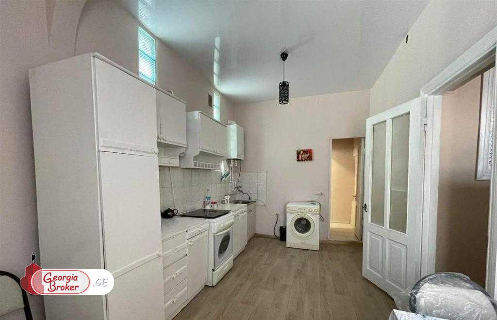 იყიდება ახალი გარემონტებული 5 ოთახიანი ბინა