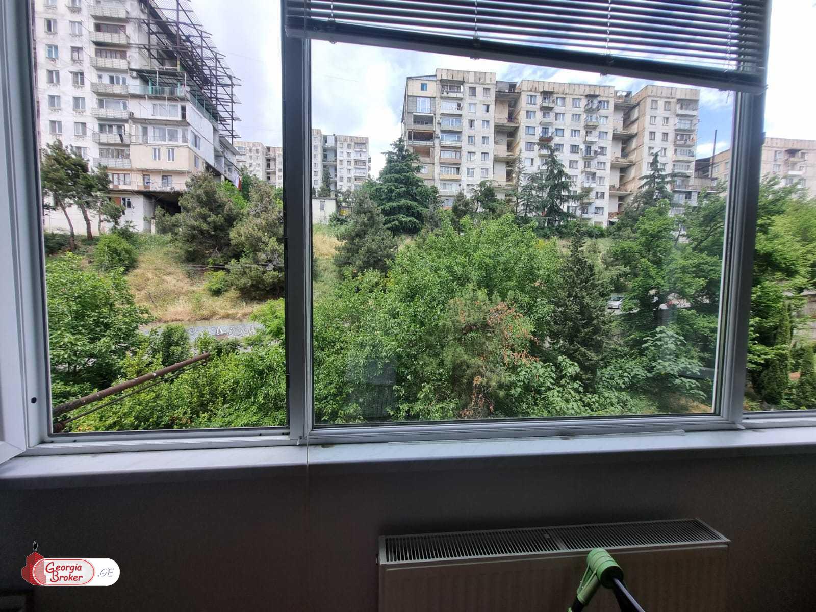 продается квартира с новым ремонтом 3-комнаты