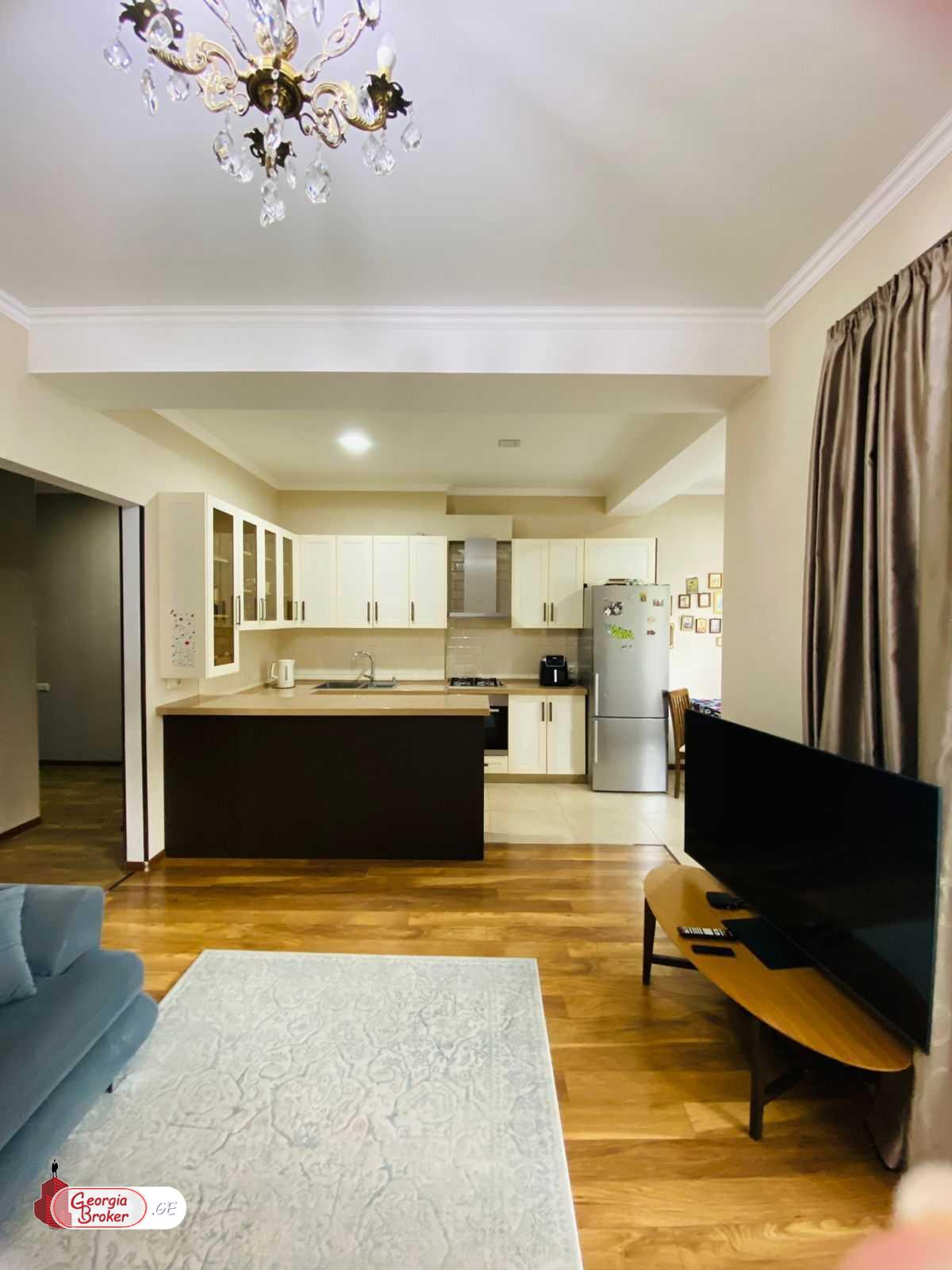 продается квартира с новым ремонтом 3-комнаты