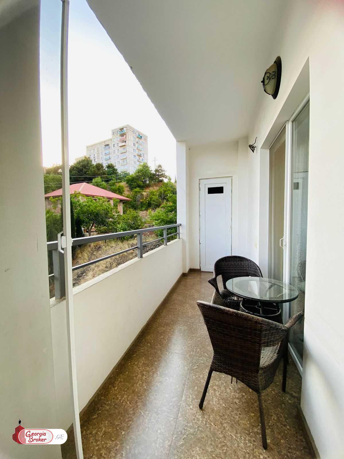 продается квартира с новым ремонтом 3-комнаты