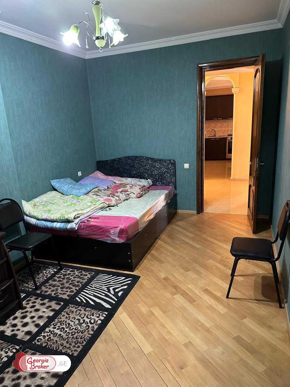 продается квартира с новым ремонтом 4-комнаты