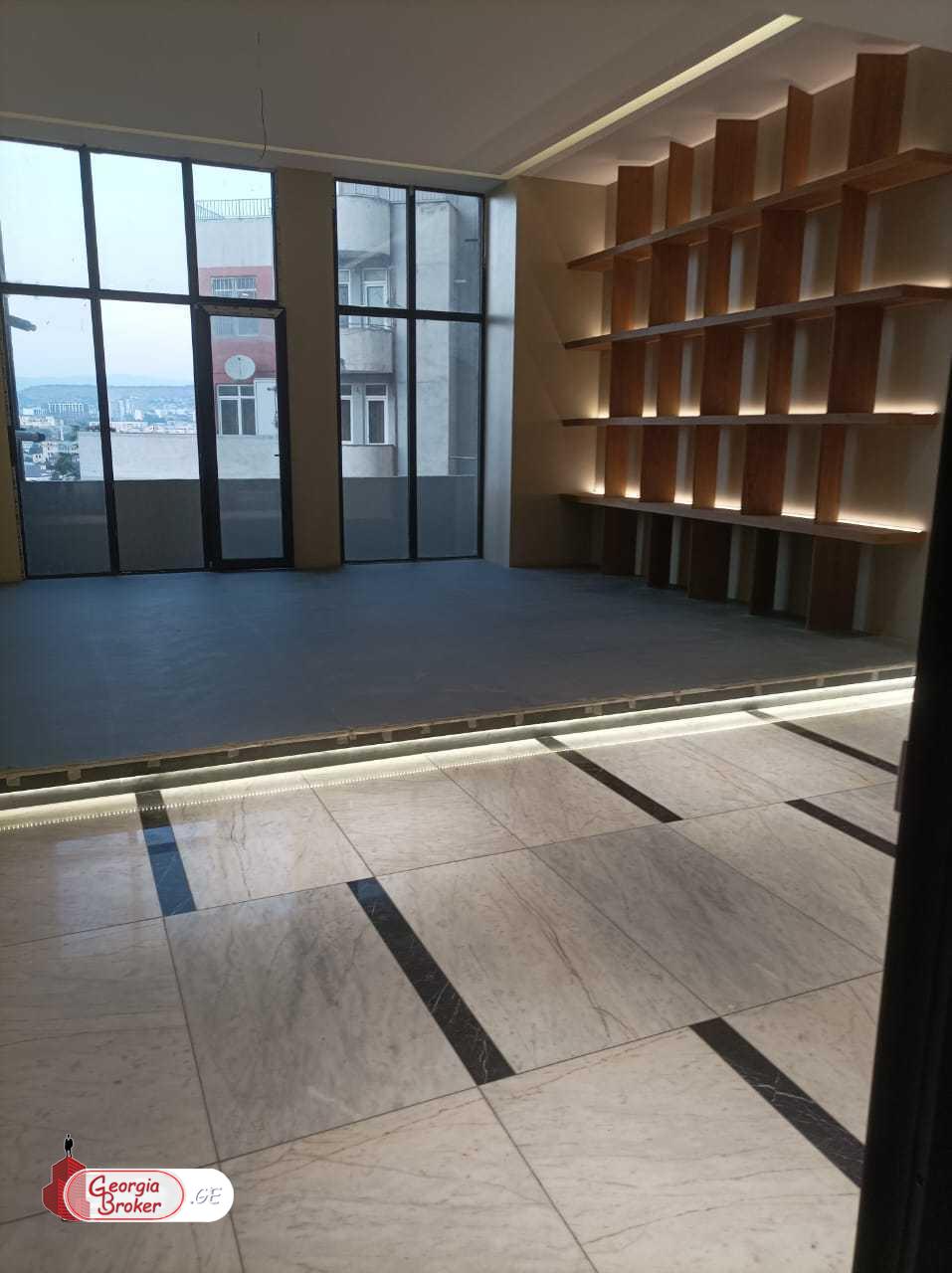 продается квартира с новым ремонтом 3-комнаты