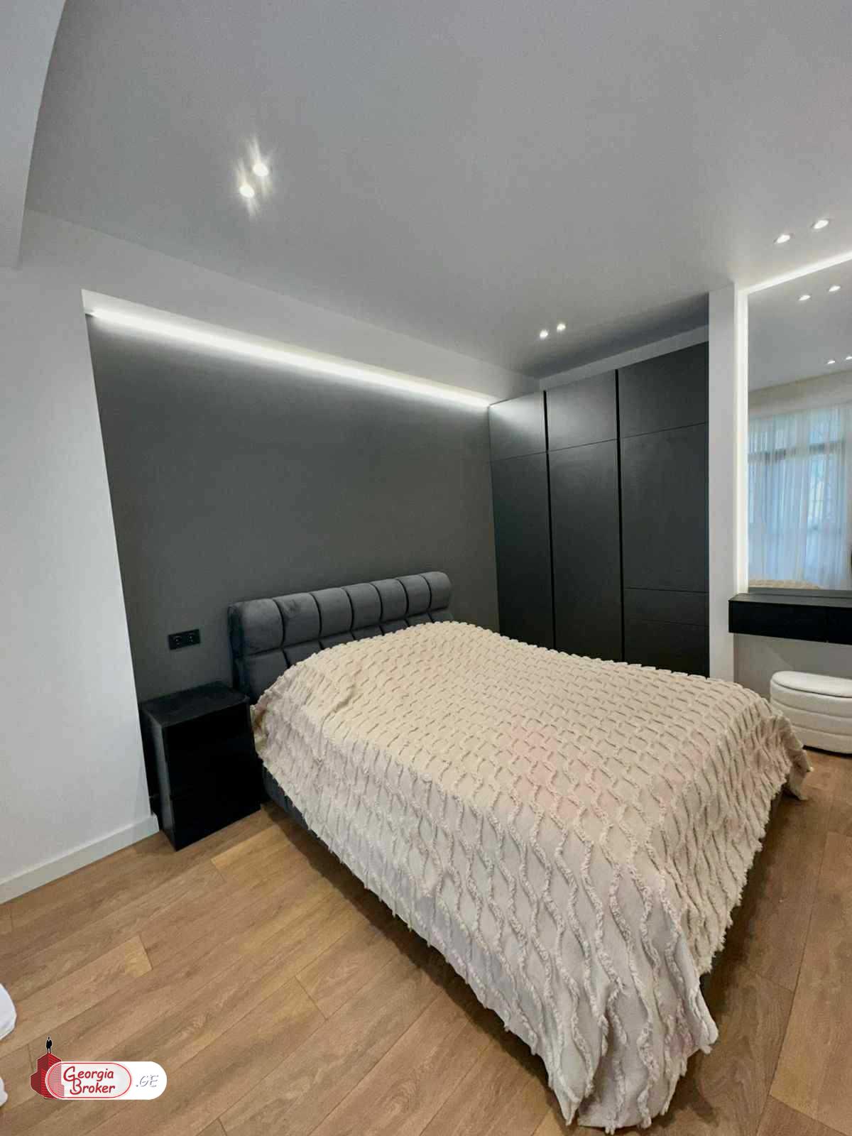 nearly repaired 2-room apartment for sale