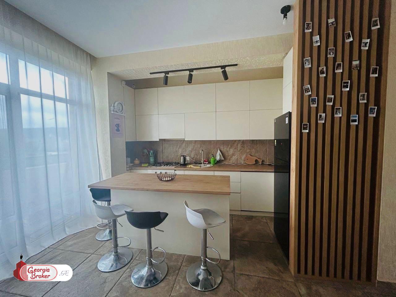 продается квартира с новым ремонтом 3-комнаты