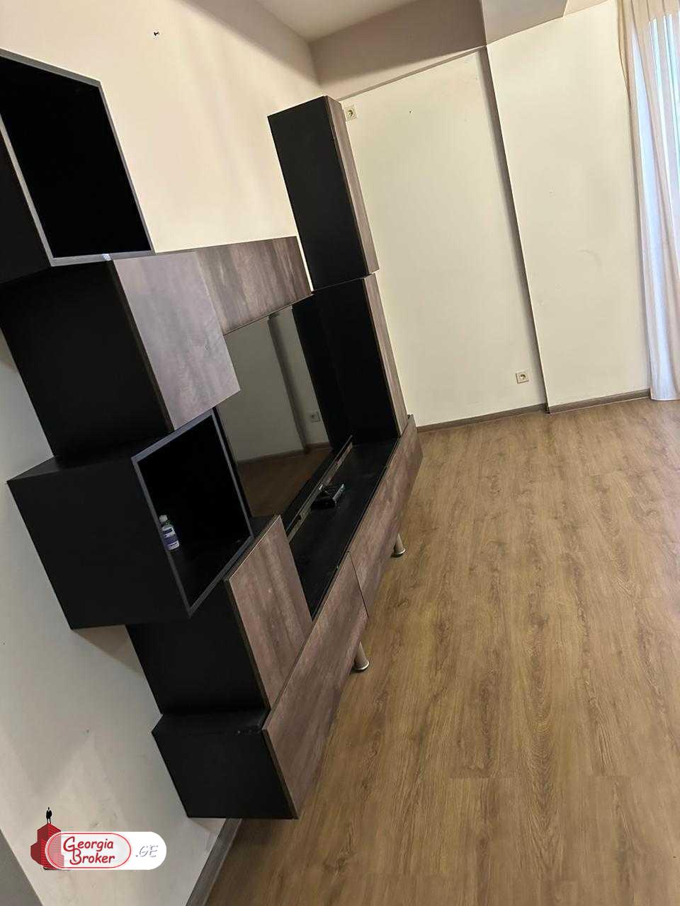 продается квартира с новым ремонтом 5-комнат