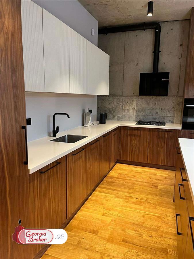 продается квартира с новым ремонтом 3-комнаты