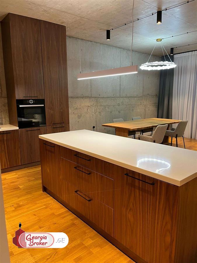 продается квартира с новым ремонтом 3-комнаты