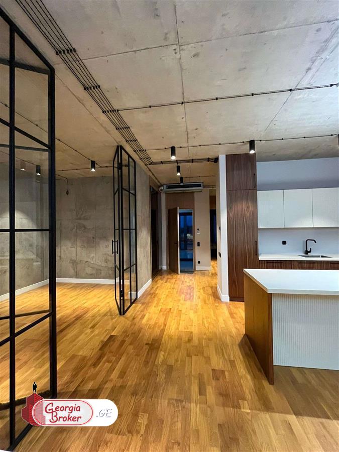 продается квартира с новым ремонтом 3-комнаты