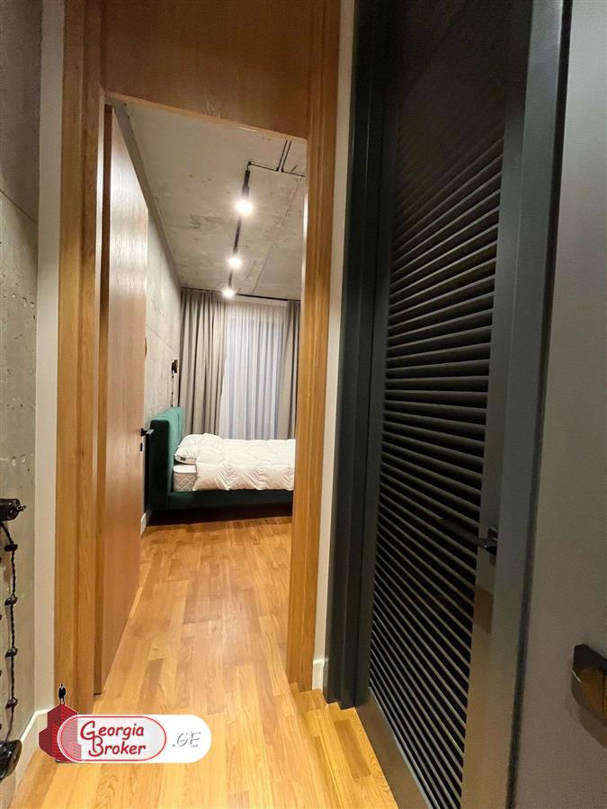 продается квартира с новым ремонтом 3-комнаты