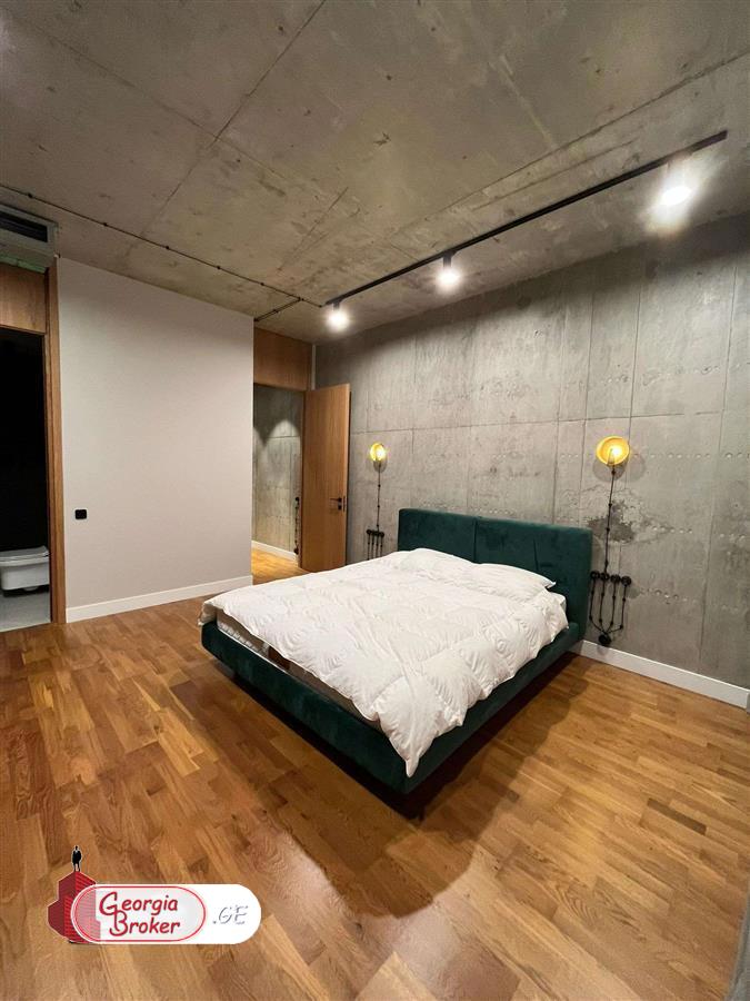 продается квартира с новым ремонтом 3-комнаты