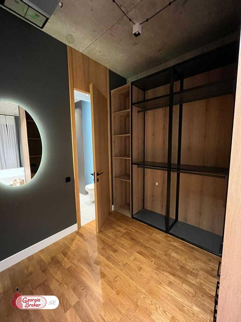 продается квартира с новым ремонтом 3-комнаты