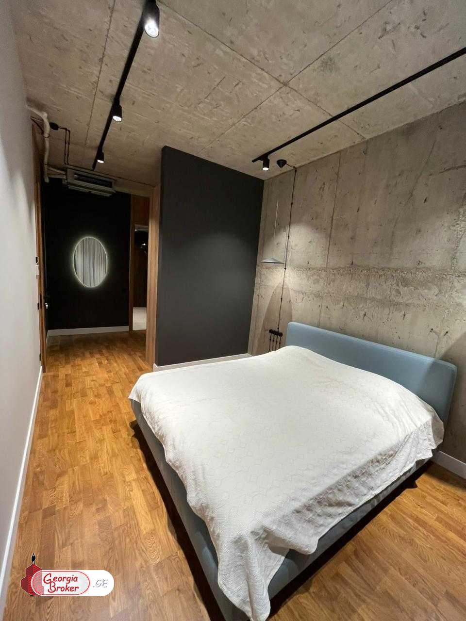 продается квартира с новым ремонтом 3-комнаты