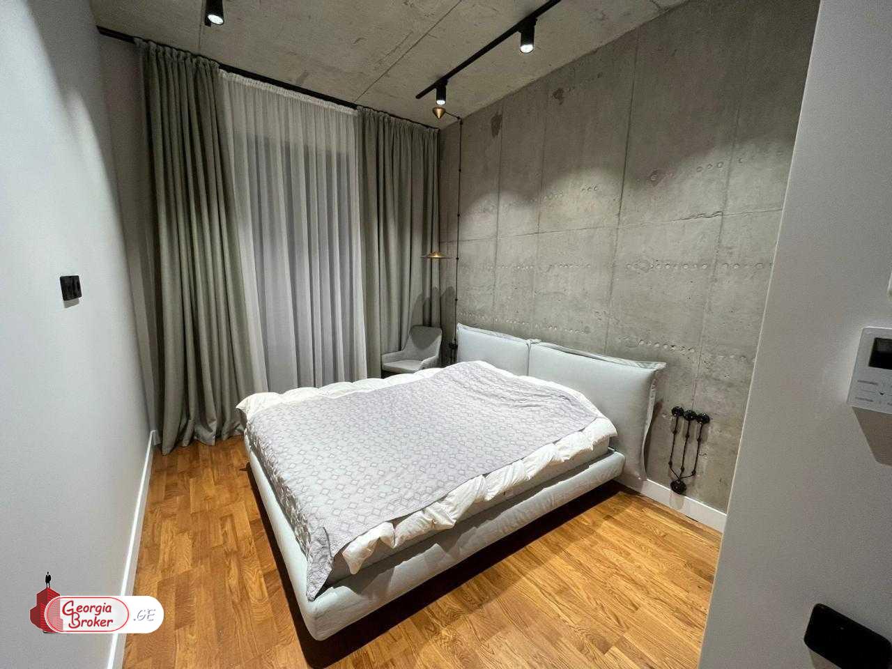 продается квартира с новым ремонтом 3-комнаты