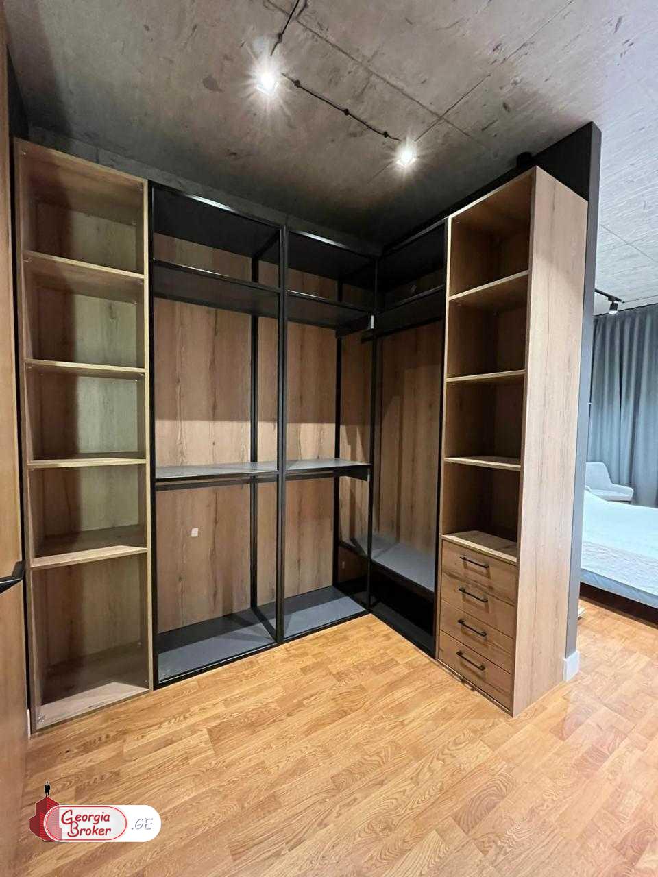 продается квартира с новым ремонтом 3-комнаты