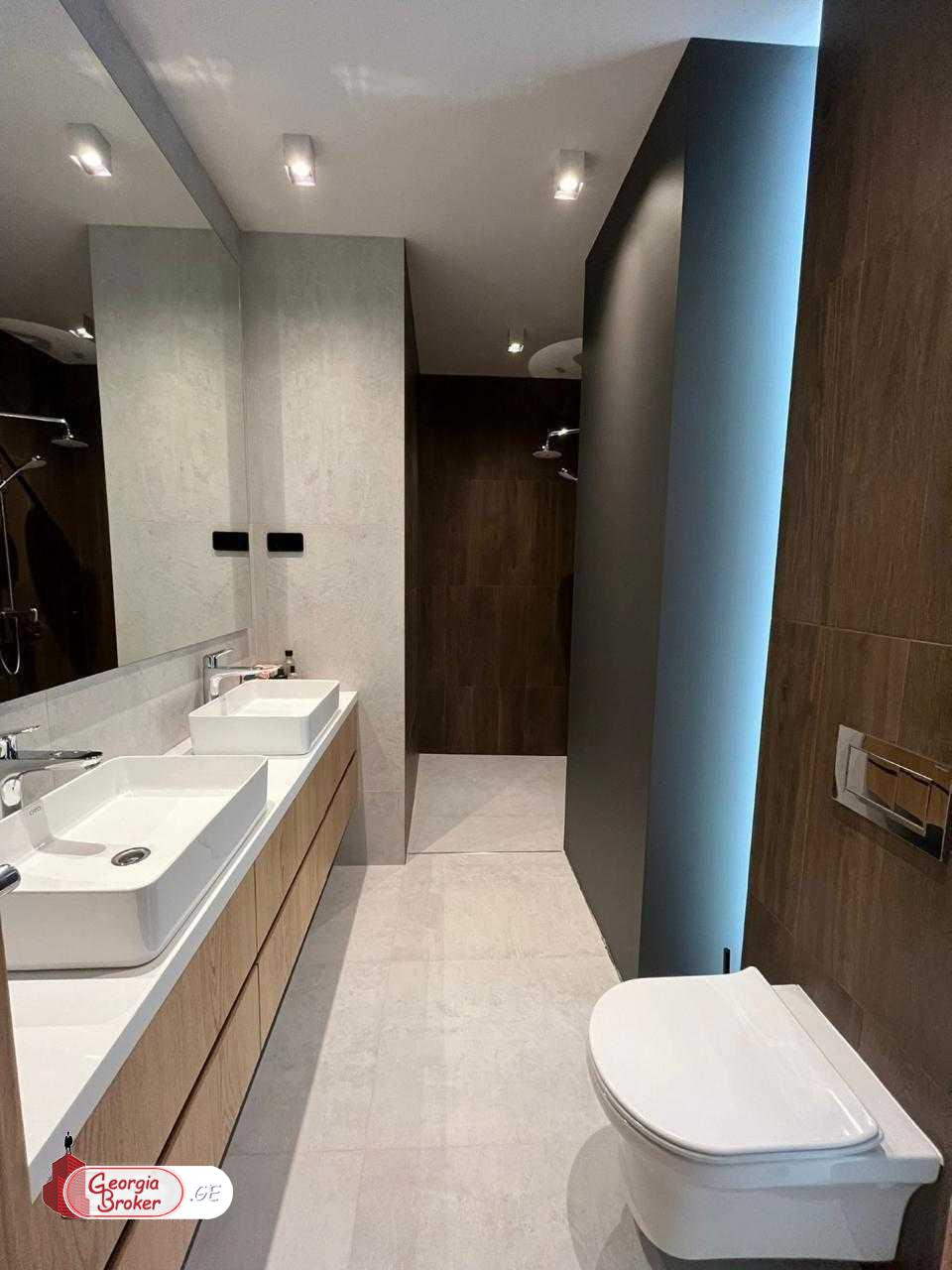 продается квартира с новым ремонтом 3-комнаты