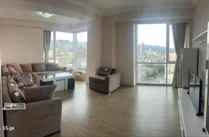 продается квартира с новым ремонтом 4-комнаты