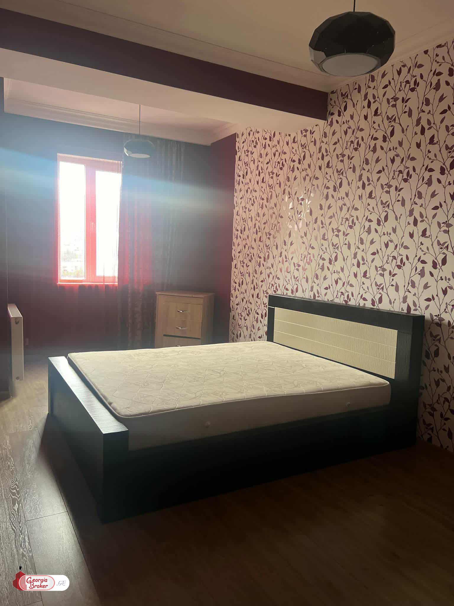 продается квартира с новым ремонтом 4-комнаты