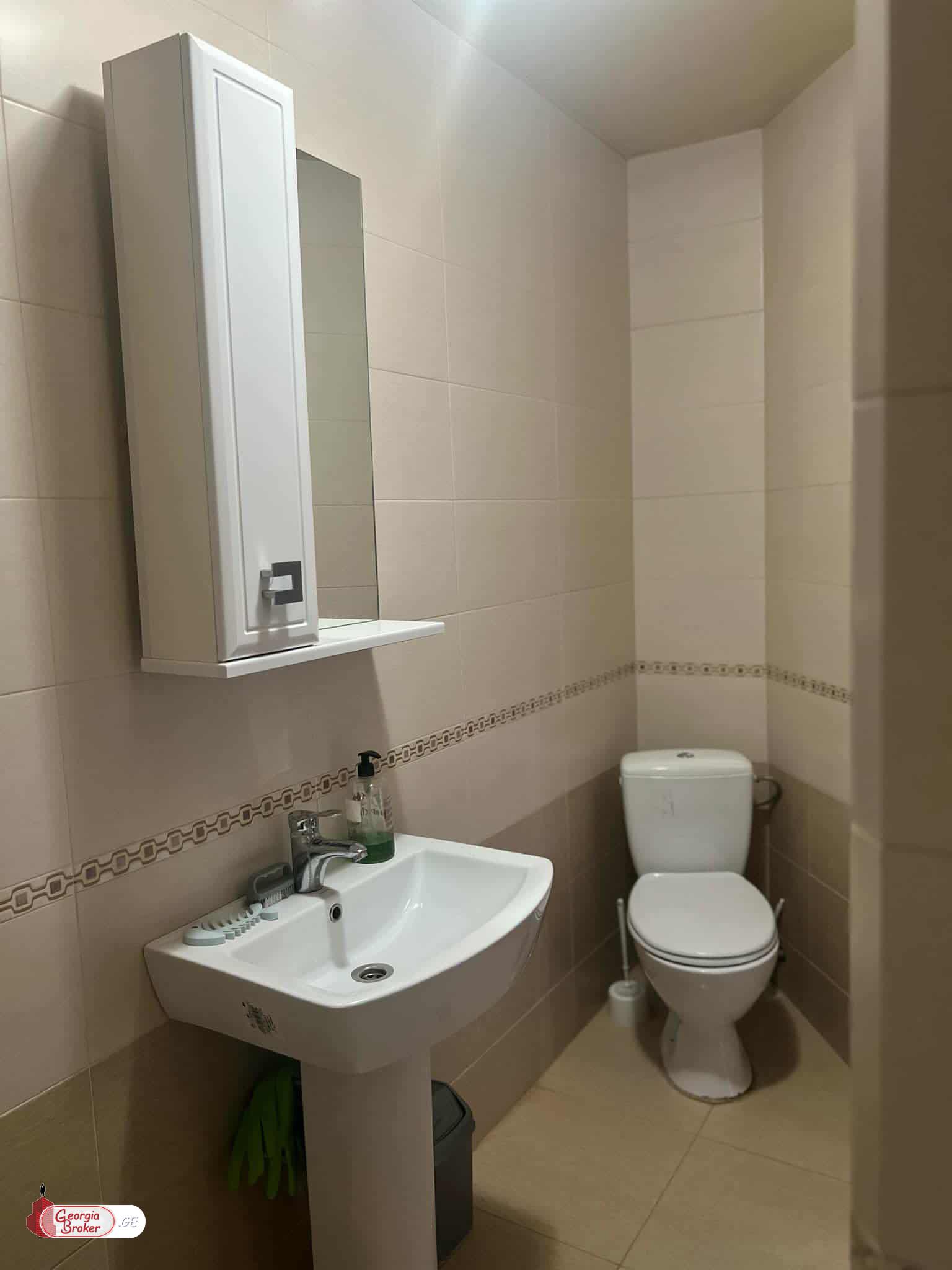 продается квартира с новым ремонтом 4-комнаты