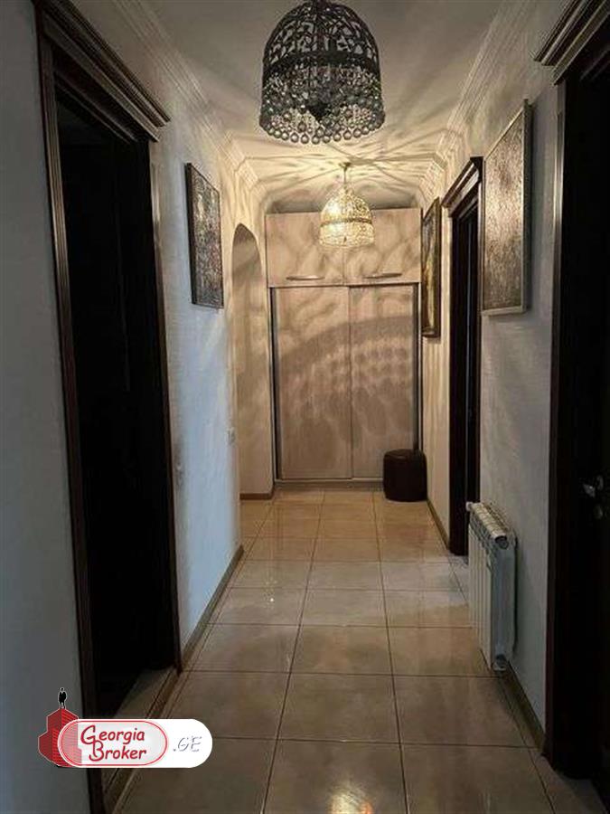 იყიდება ახალი გარემონტებული 6 ოთახიანი ბინა