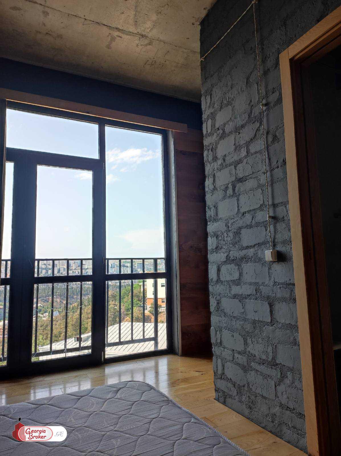 продается квартира с новым ремонтом 3-комнаты