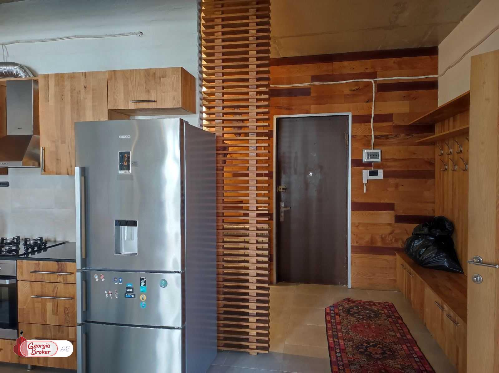 продается квартира с новым ремонтом 3-комнаты