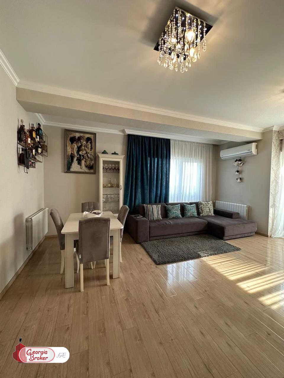 продается квартира с новым ремонтом 3-комнаты