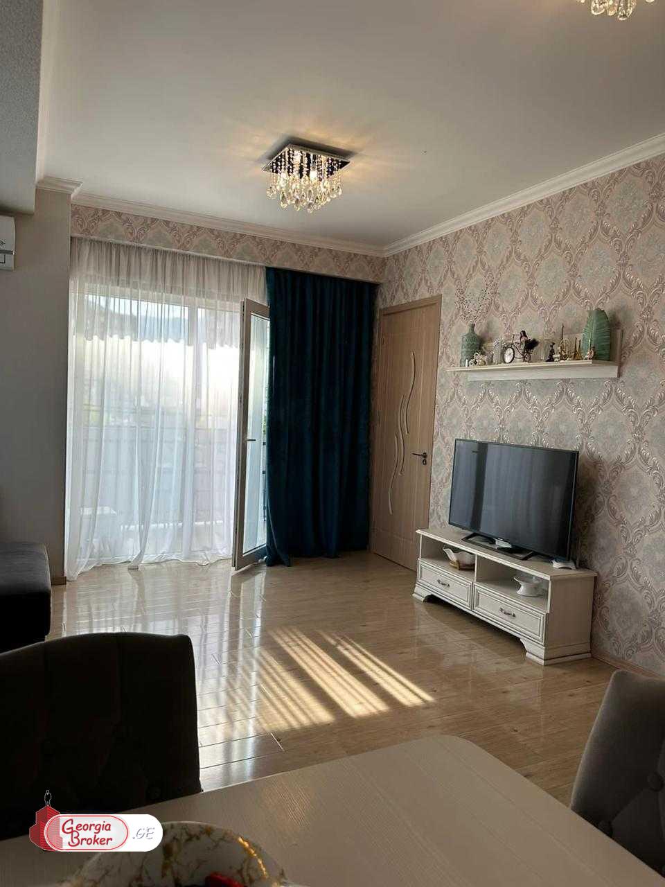 продается квартира с новым ремонтом 3-комнаты