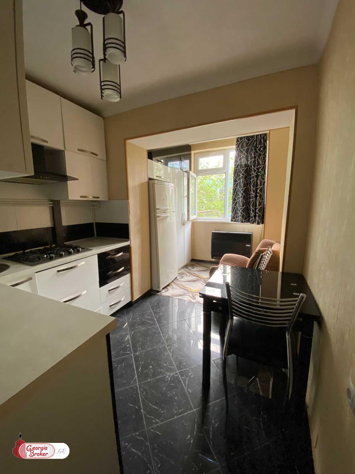 продается квартира с новым ремонтом 4-комнаты