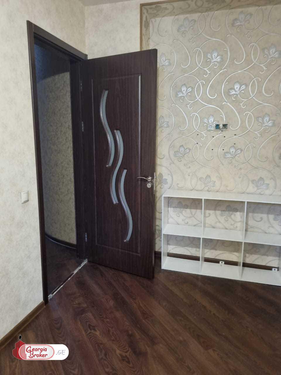 nearly repaired 3-room apartment for sale