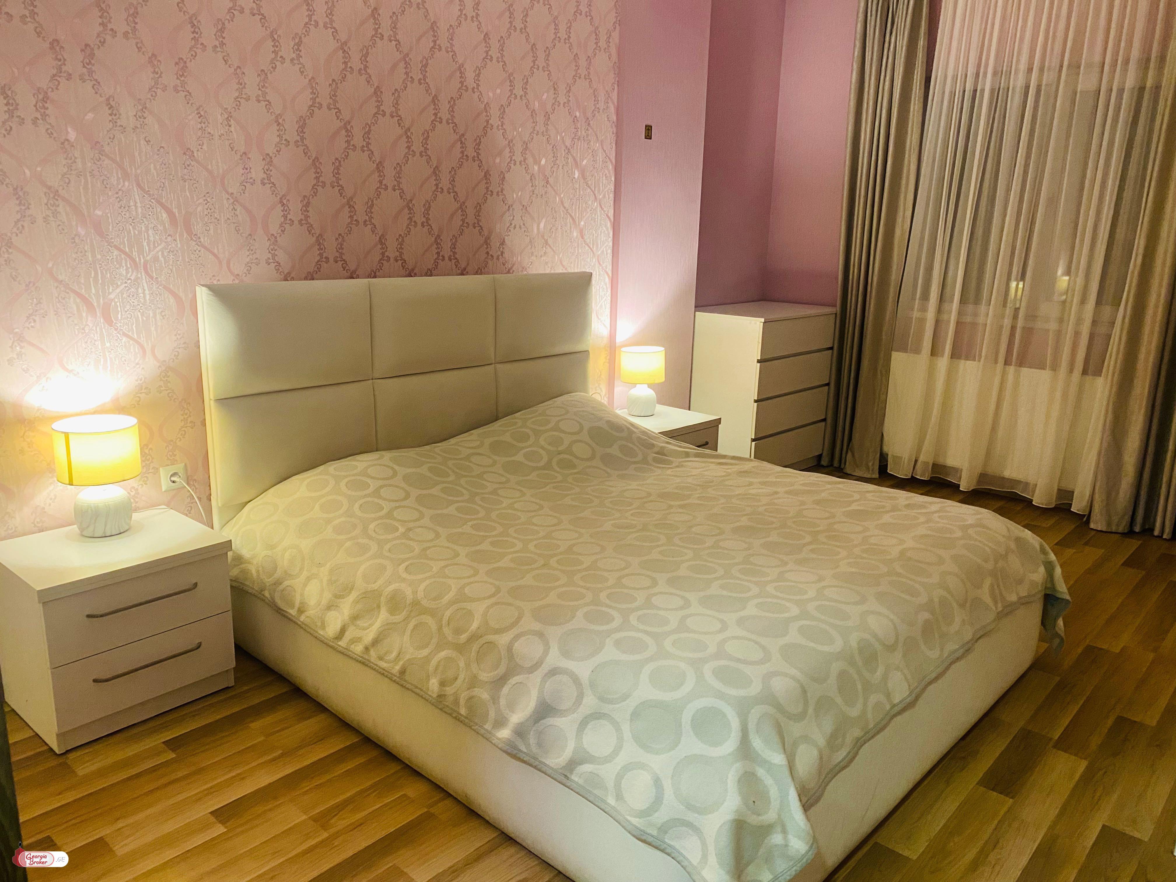 იყიდება ახალი გარემონტებული 2 ოთახიანი ბინა