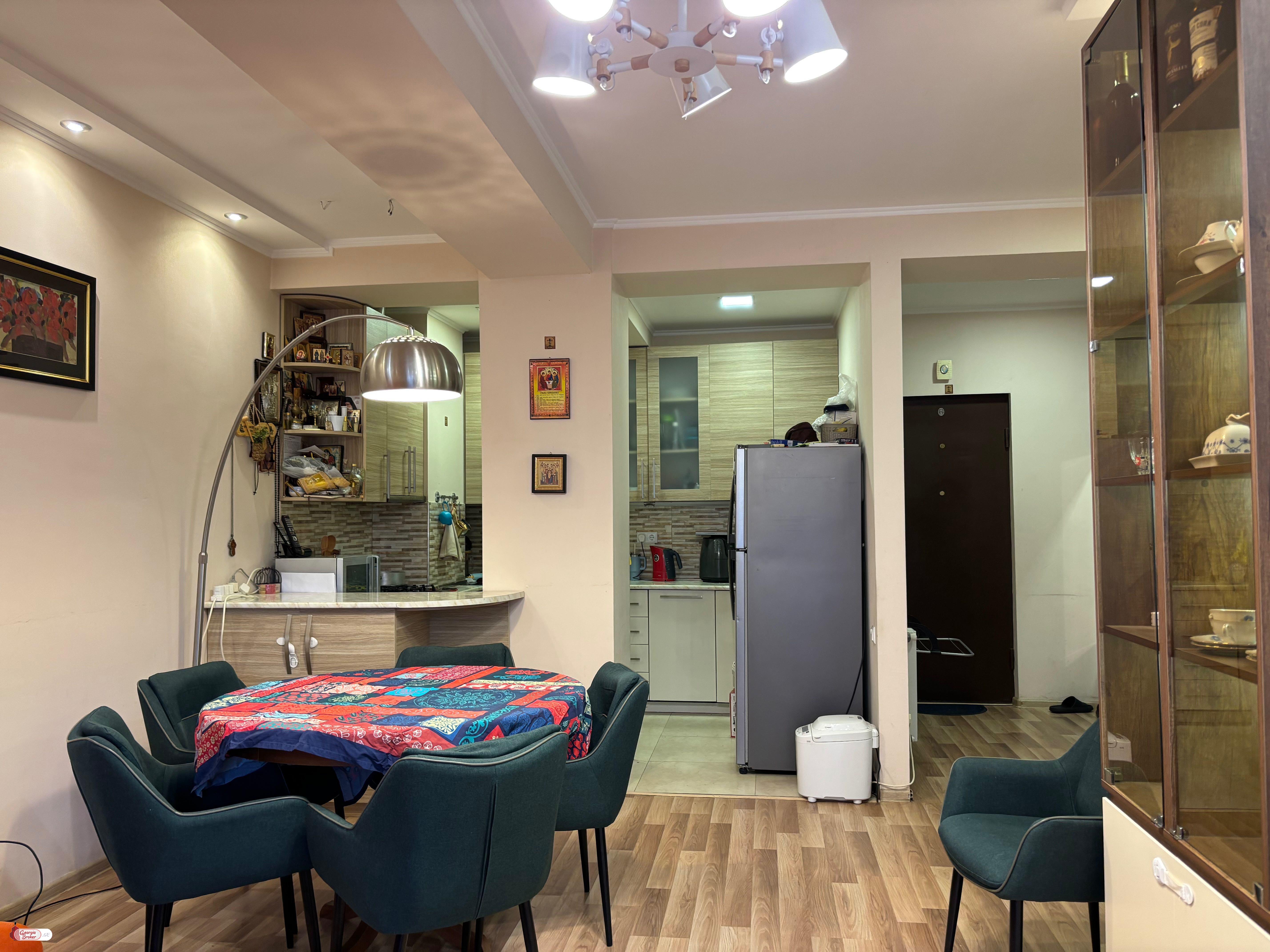 იყიდება ახალი გარემონტებული 2 ოთახიანი ბინა