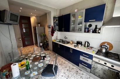 продается квартира с новым ремонтом 5-комнат